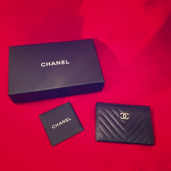 CHANEL Handbags - **SOLD Black Chanel Chevron Quilted Card Holder 🖤
